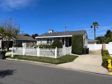 Main picture of 2423 Norse Ave