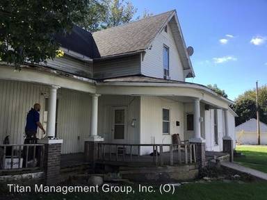 Main picture of 552 S Columbia St