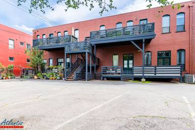 Main picture of 31 E Main St