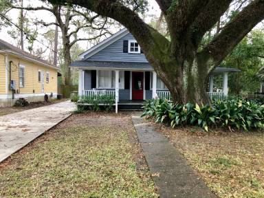 Main picture of 214 Hazel St