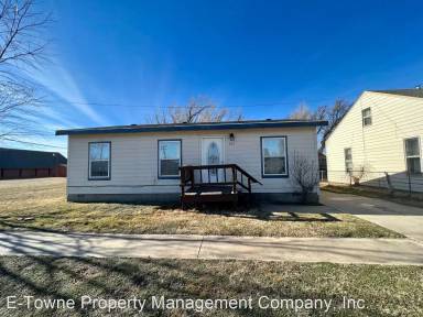 Main picture of 203 S 2nd St