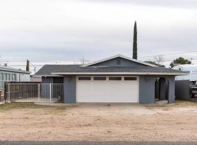 Main picture of 2390 E Thompson Ave