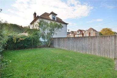 Main picture of 46 Oakwood Rd