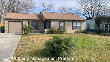 Main picture of 320 Greenbriar Dr