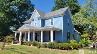 Main picture of 579 S Salisbury St
