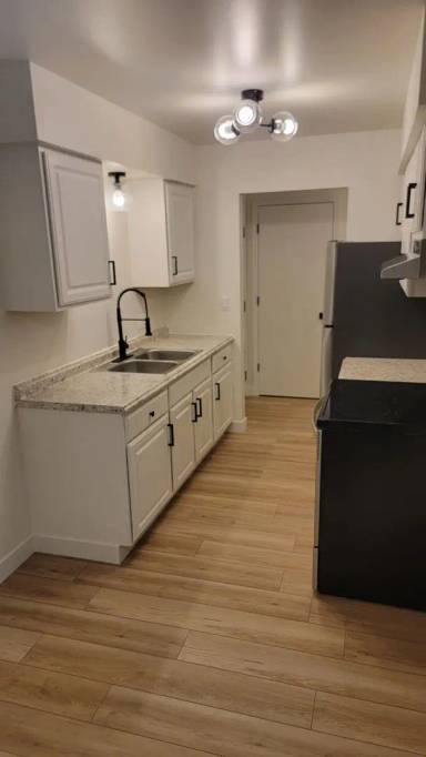 Main picture of 1016 Grand Ave