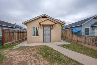 Main picture of 2443 S 10th St