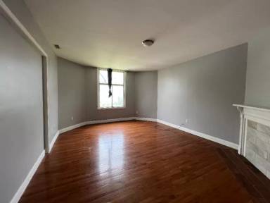 Main picture of 627 College St