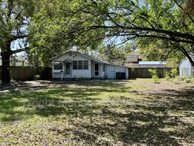 Main picture of 108 W Comanche Ave