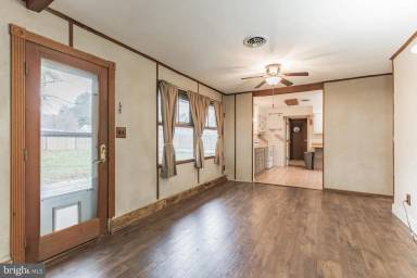 Main picture of 4 Knickerbocker Dr