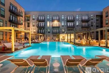 Main picture of 930 W Commerce St