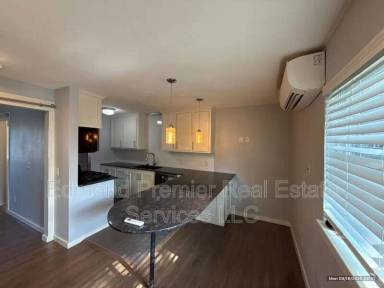 Main picture of 203 E Hurd St