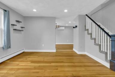 Main picture of 102 Orange St
