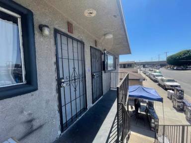 Main picture of 6758 N Paramount Blvd
