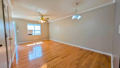 Main picture of 100 Woodstone Dr