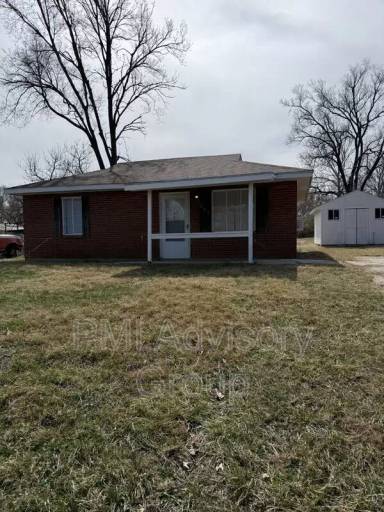 Main picture of 203 SW Heights Rd