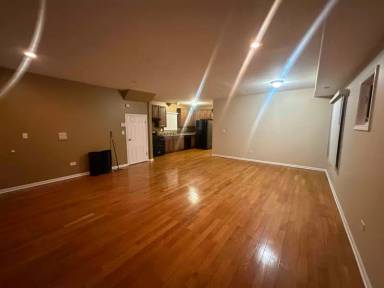 Main picture of 1328 W 109th St