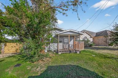 Main picture of 8211 Parnell St