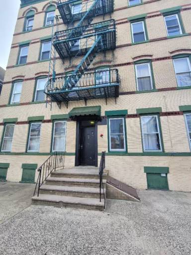 Main picture of 80 W 18th St