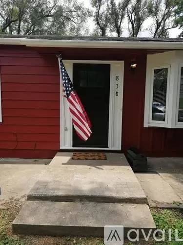 Main picture of 838 N 83rd Ter