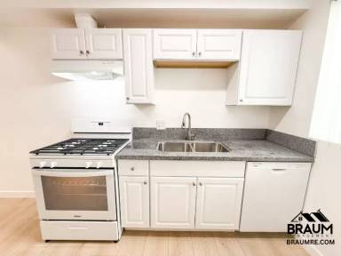 Main picture of 2043 S Bedford St