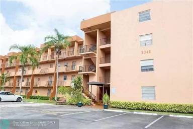 Main picture of 3048 E Sunrise Lakes Dr