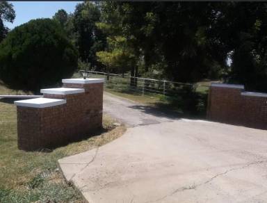 Main picture of 5401 SE Bishop Rd