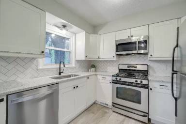Main picture of 300 97th Ave NW