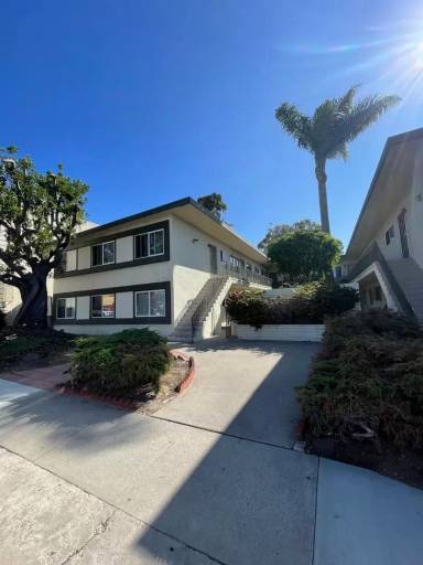 Main picture of 4555 Bond St