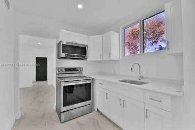 Main picture of 3025 NW 8th Ave