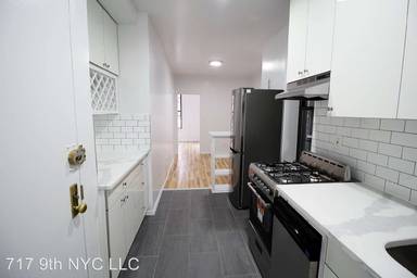 Main picture of 717 9th Ave