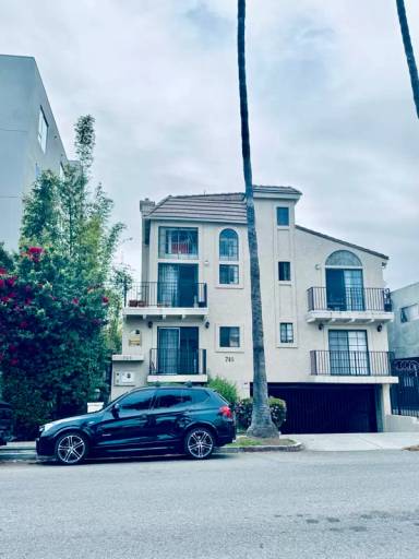 Main picture of 749 N Hudson Ave