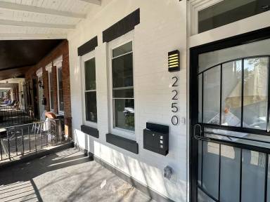 Main picture of 2250 N Park Ave