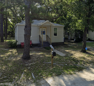 Main picture of 2705 E Surrey Dr