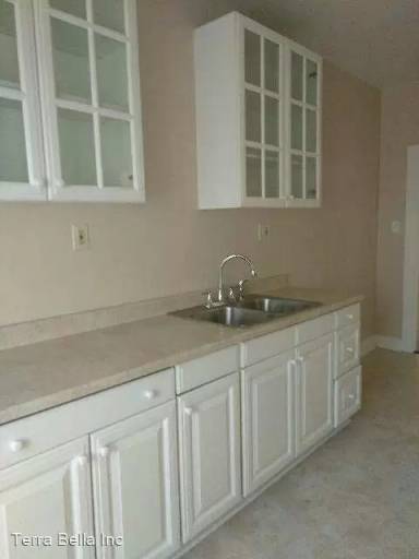 Main picture of 623 E 7th St