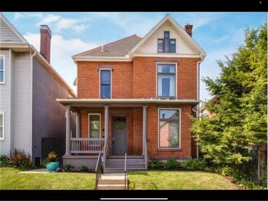 Main picture of 61 W 5th Ave