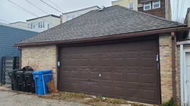 Main picture of 5250 W Montrose Ave