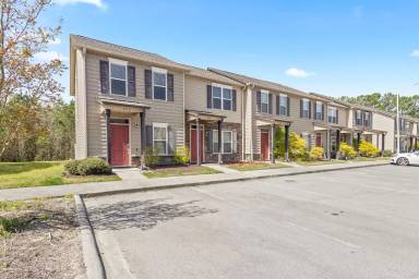 Main picture of 425 Sullivan Loop Rd