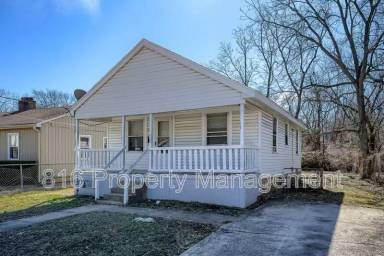 Main picture of 3211 E 69th St
