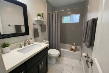 Main picture of 4513 Wilson Ave