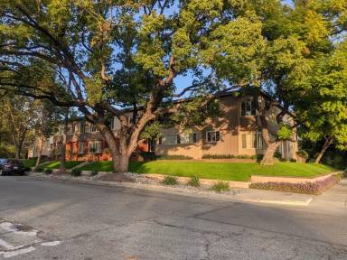 Main picture of 1900 Huntington Dr