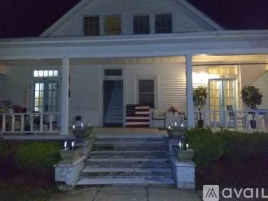 Main picture of 462 E Broad St