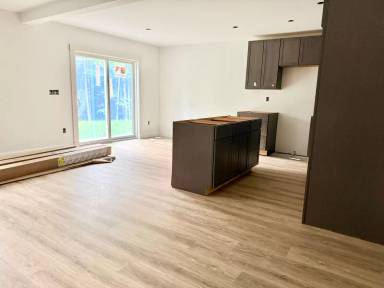 Main picture of 192 Center Rd