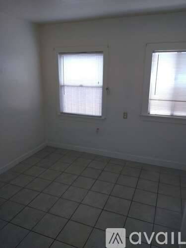 Main picture of 1430 W 59th St