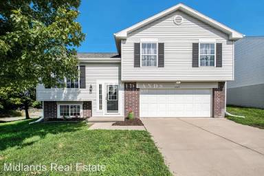 Main picture of 14407 S 25th Ave