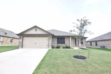 Main picture of 105 Ken Dr