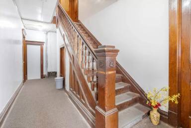 Main picture of 2610 College St