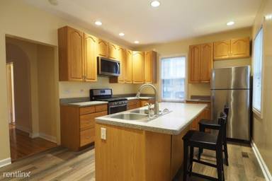 Main picture of 509 W Briar Pl