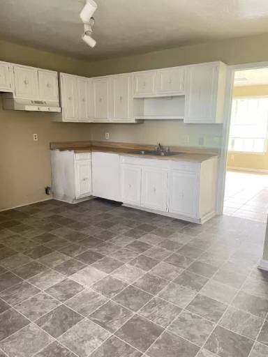 Main picture of 104 Tara Dr