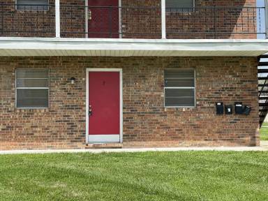 Main picture of 104 Lee Dr